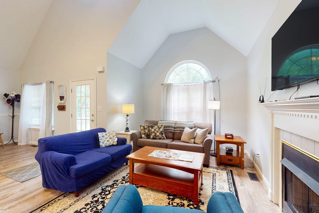 Spacious - Ocean Pines home w/screened porch, full kitchen, washer/dryer & WiFi