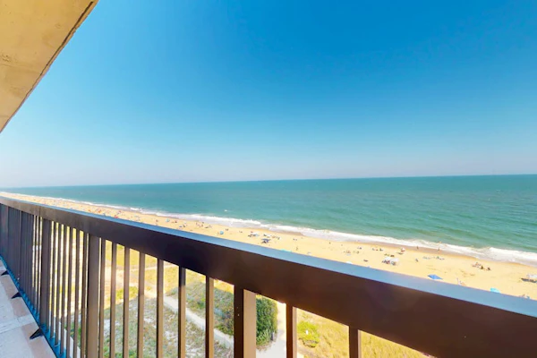 Luxury - penthouse beach condo with balcony, W/D, pools, gym, sauna, tennis & AC