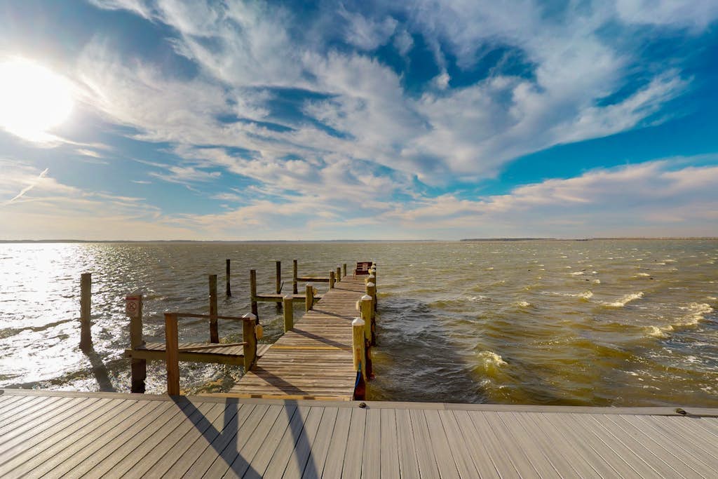 Luxury Mid-town condo w/pool & grill access - scenic balcony w/canal & bay view