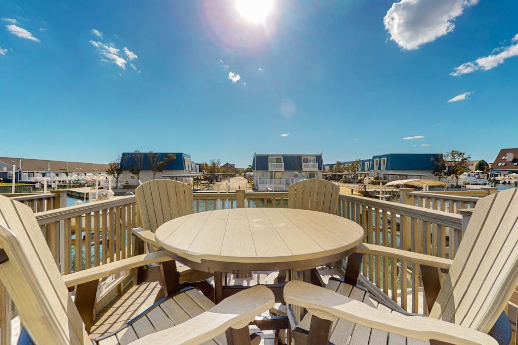 Sun-filled, waterfront retreat w/shared pool, near beaches & theme parks