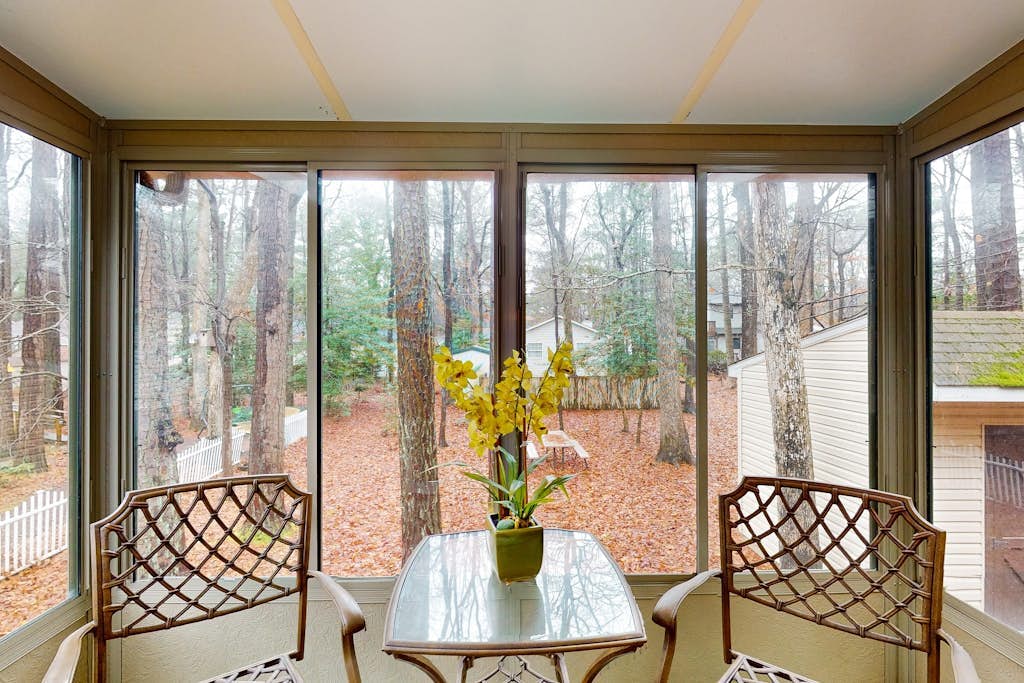 Serene Ocean Pines home w/private deck all-season room & fully stocked kitchen