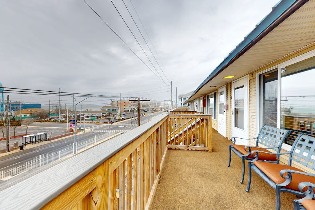 Midtown Ocean City Condo short walk to beach, restaurants & shops