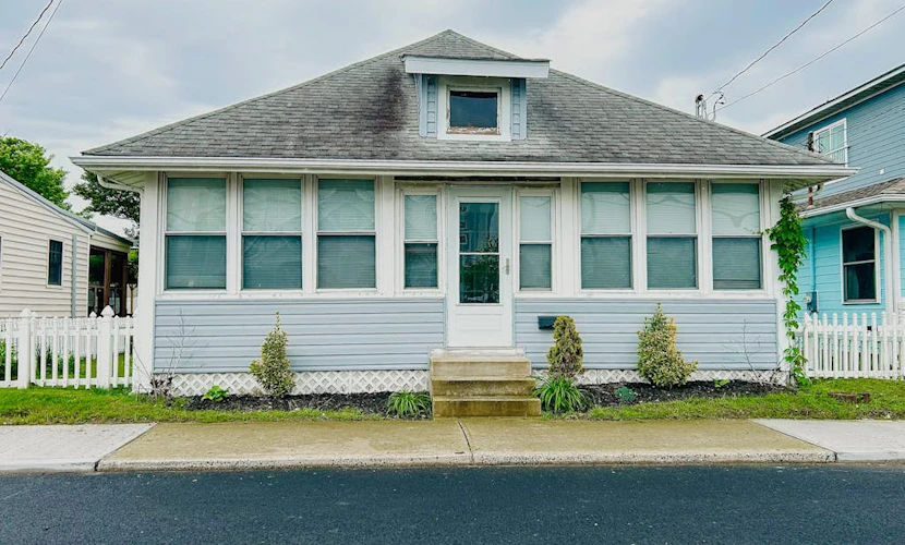 Cute Ocean City single family home with Central AC & W/D