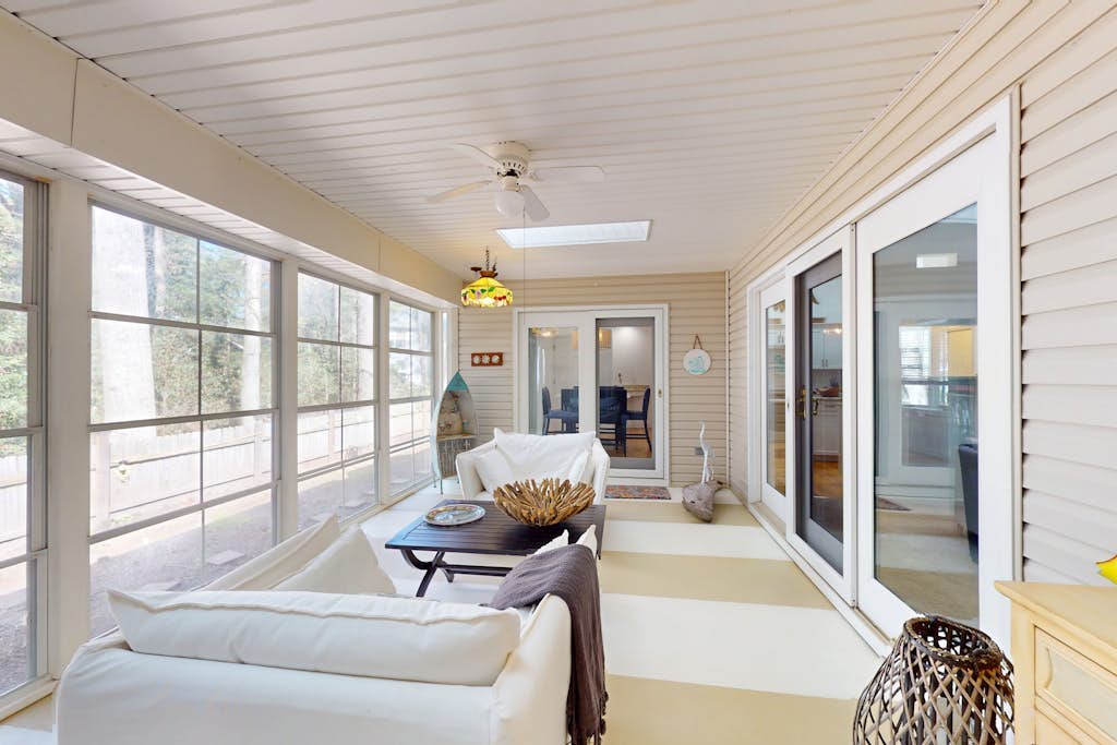 Pristine Ocean Pines home w/private deck, all season room, AC, kitchen & WiFi