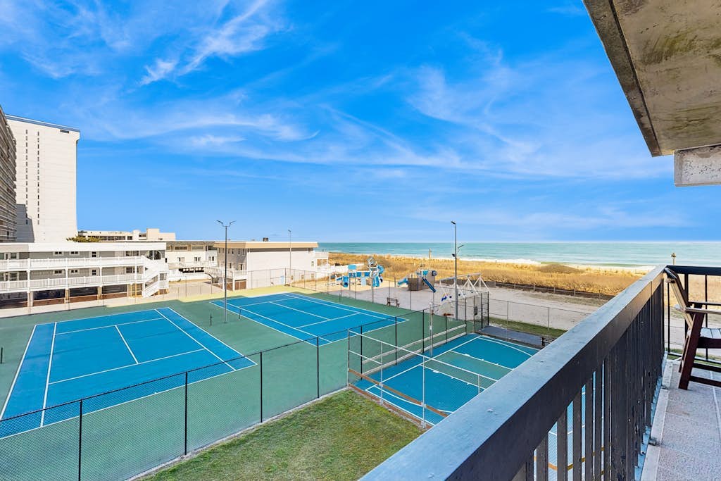 Beach condo with balcony, indoor/outdoor pools, game room & gym