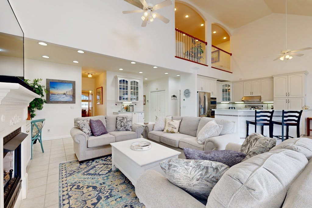 Spacious 5 bedroom, waterfront home w/grill, firepit, full kitchen & shared pool