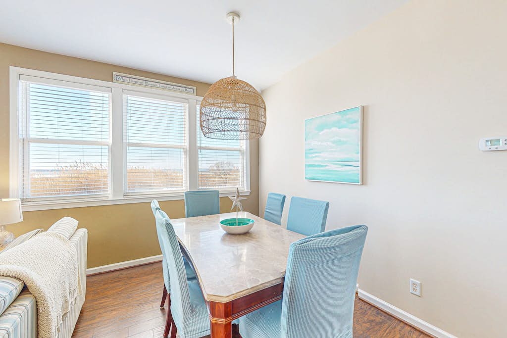 Bright and airy Ocean City condo with bayview and central air
