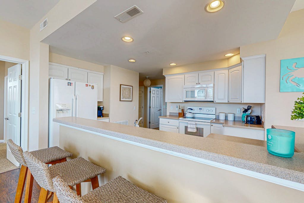 Bright and airy Ocean City condo with bayview and central air