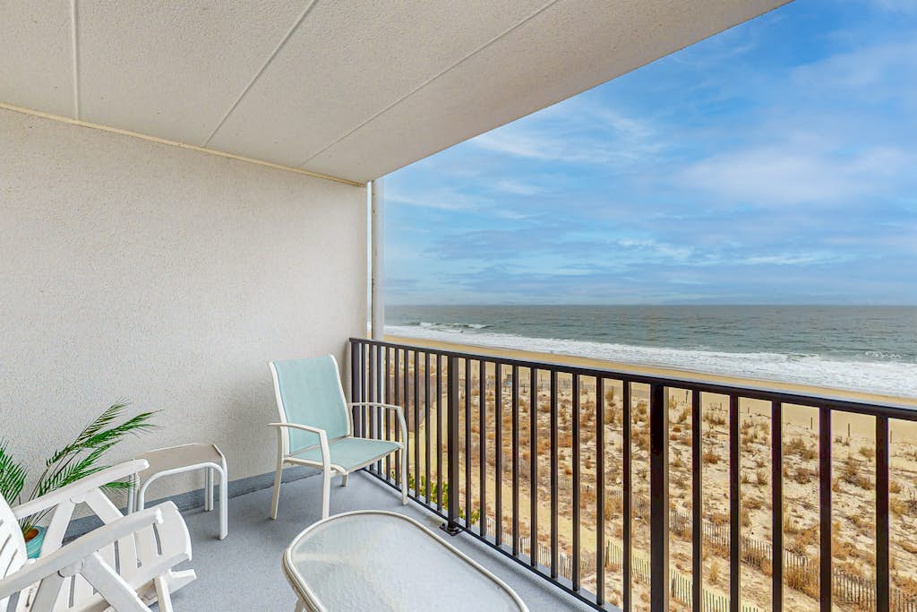 Waterfront condo w/ocean views, beach access, private balcony, W/D, & Central AC