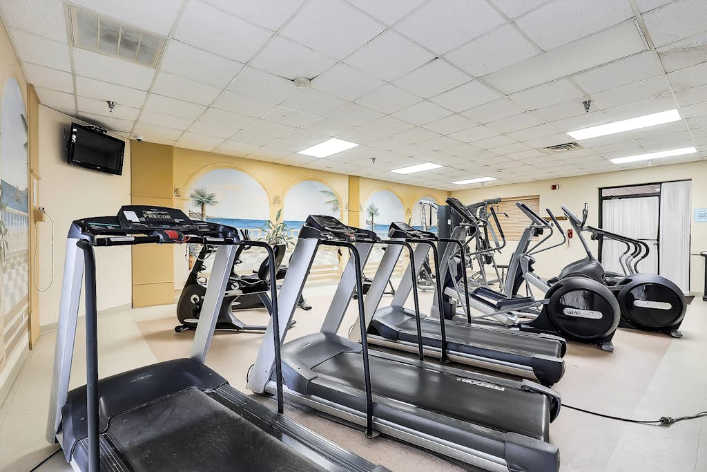 Cozy oceanfront condo with beach views, pools, gym, tennis & sauna