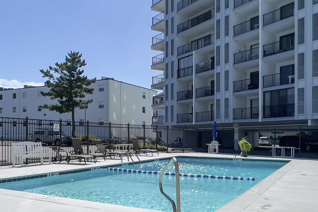 Newley remodeled Condo-1 block from the beach with pool access, & scenic balcony