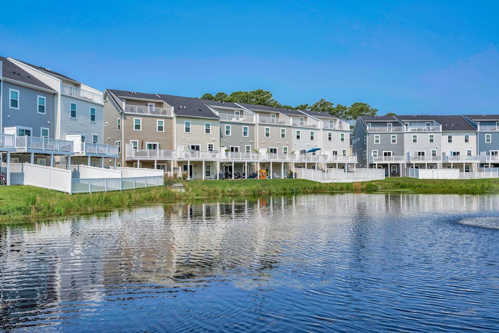 Luxury townhouse close to beaches, restaurants & shopping