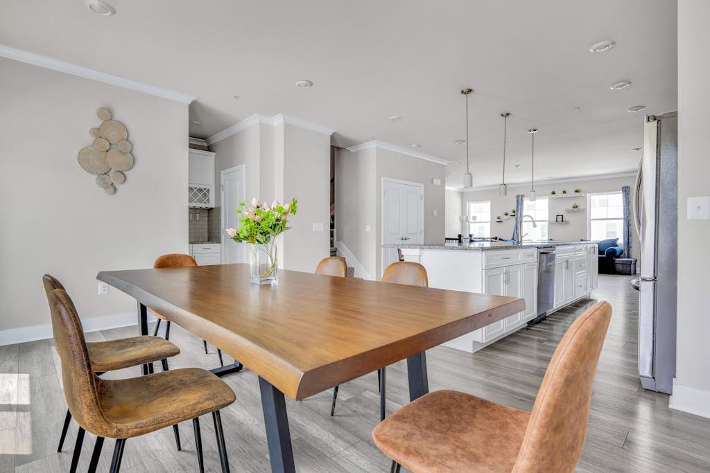 Luxury townhouse close to beaches, restaurants & shopping