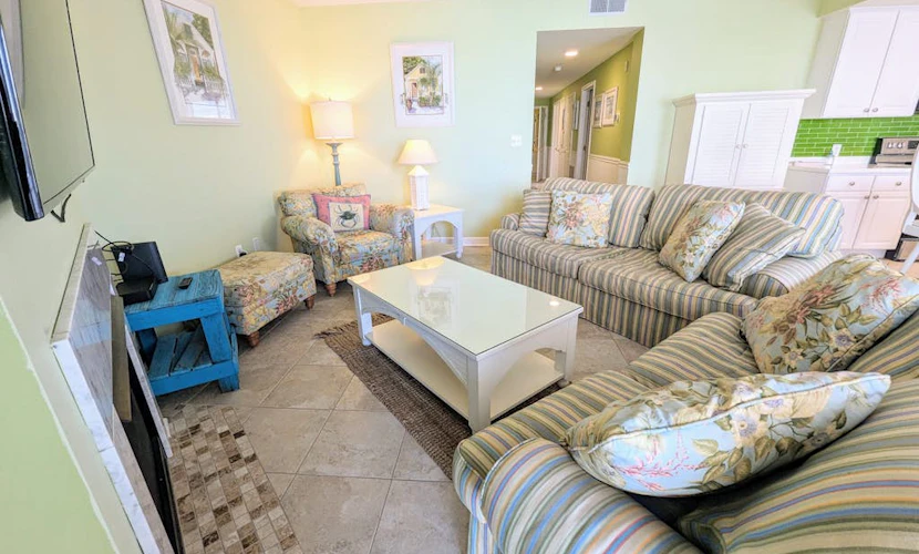 Spacious - Family-Friendly Beach Condo w/Balcony, A/C, Shared Rooftop Pool & Gym