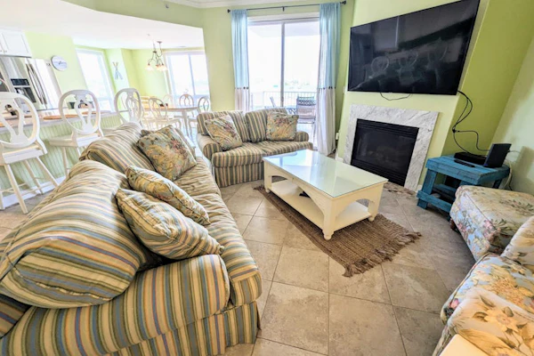 Spacious - Family-Friendly Beach Condo w/Balcony, A/C, Shared Rooftop Pool & Gym