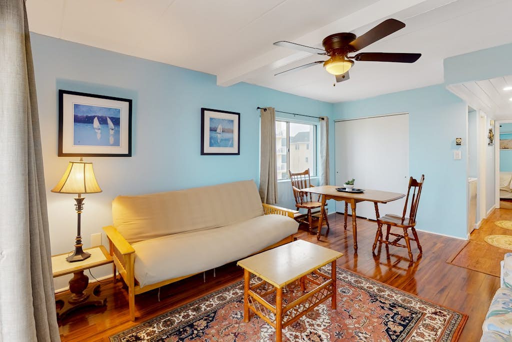 Third-floor, ocean-view condo w/boardwalk views, pool access, washer/dryer & AC
