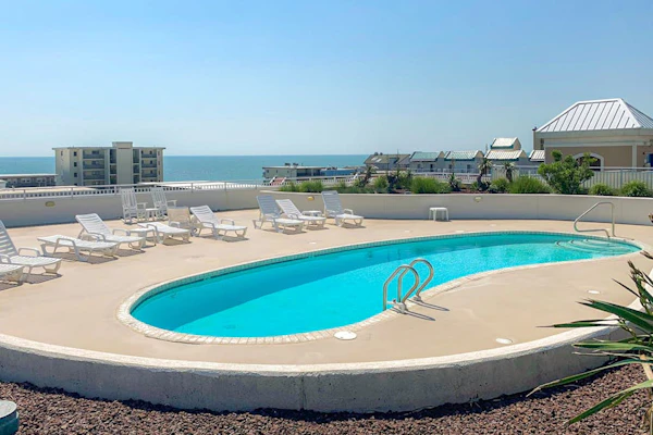 Sunny - Ocean Block Condo, steps to the beach with pool, balcony & fitness room