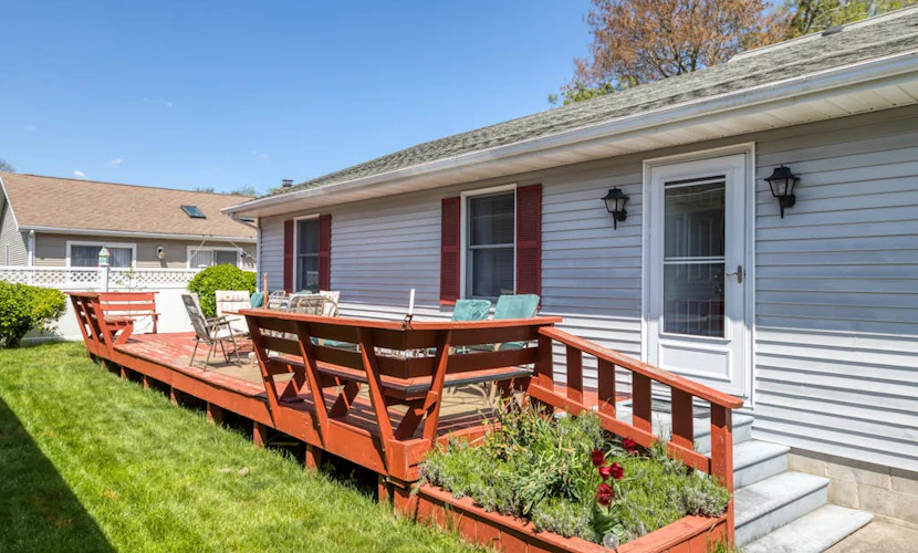 Cozy Home 3 Blocks From Beach w/Central AC, Deck, Private Washer/Dryer, WiFi