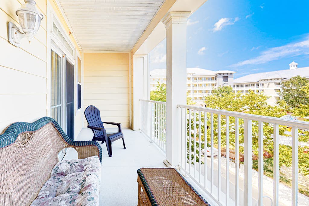 Sunset Island Condo w/ AC, Private W/D, Free WiFi, Shared Pools - Walk to Beach