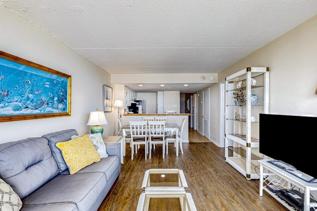 Ocean-view condo with amazing balcony, indoor/outdoor pools, gym & theater