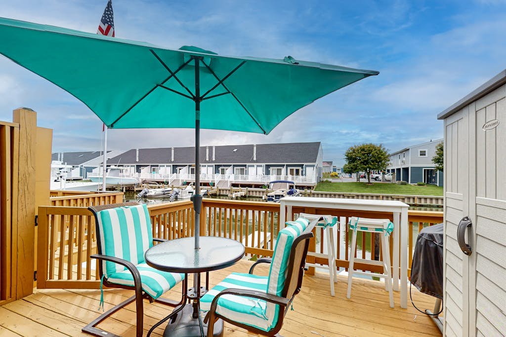 Waterfront 1BR townhome with loft and pool - walk to the beach and boardwalk