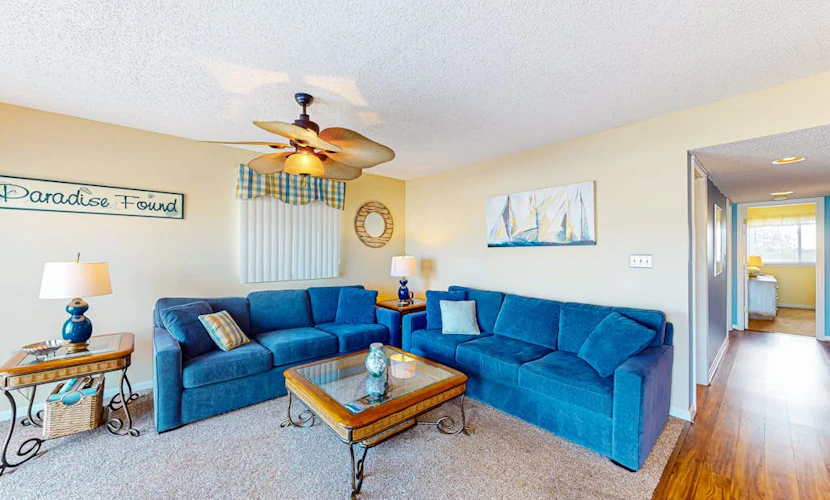 Stunning canal front Condo w/ Sunny Patio, Central AC, WiFi & Shared Pool