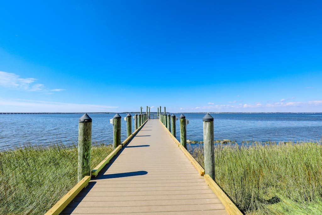 Sunset Island townhome with 3 balconies, AC, WiFi, & pools - walk to beach