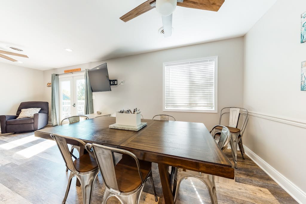 Newly-renovated, waterfront retreat w/ a furnished deck - walk to the beach