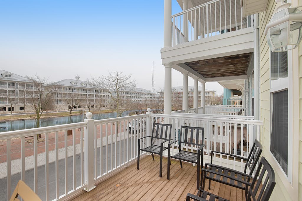 Sunset Island Townhouse w/ AC, W/D, WiFi, Shared Pools