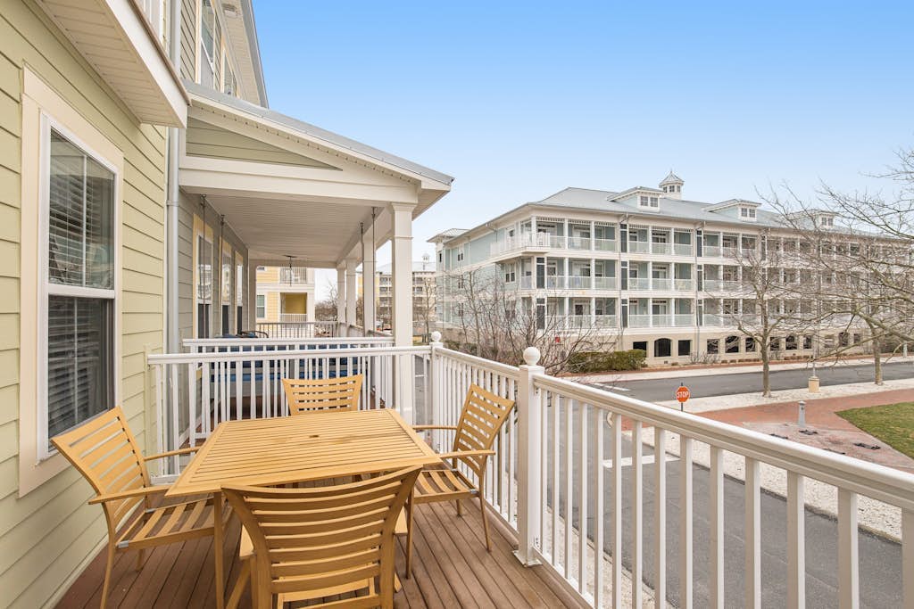 Sunset Island Townhouse w/ AC, W/D, WiFi, Shared Pools