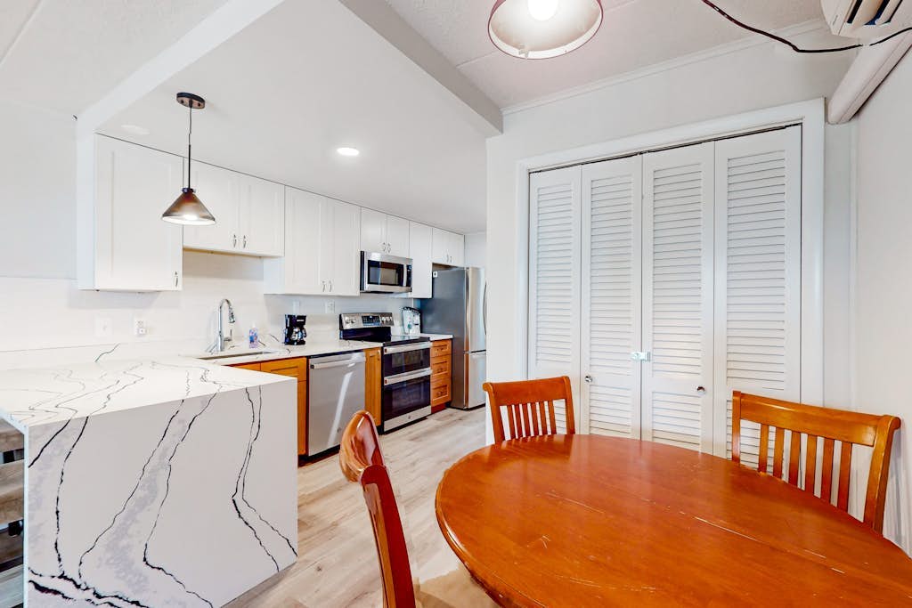 Cozy 1-bedroom condo steps from the beach, perfect for a seaside retreat