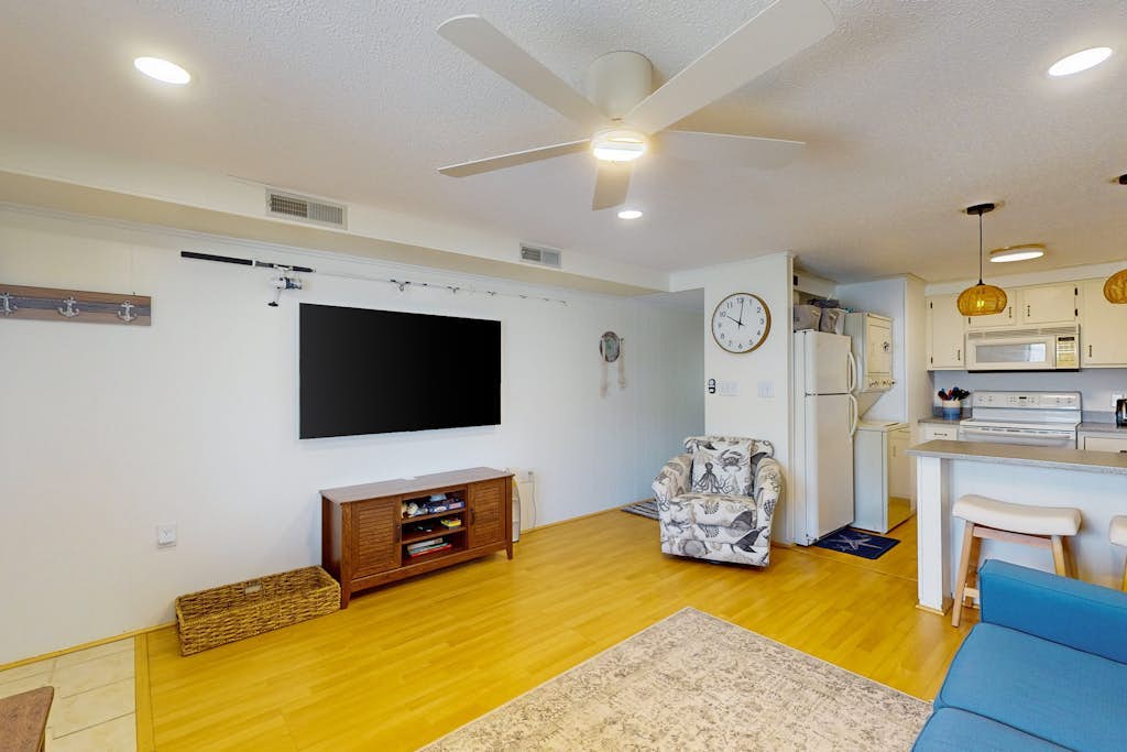 Charming Condo with Stunning Views and Family-Friendly Amenities