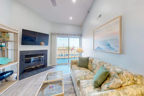Desirable, top floor-North Ocean City condo w/pool & fully stocked kitchen