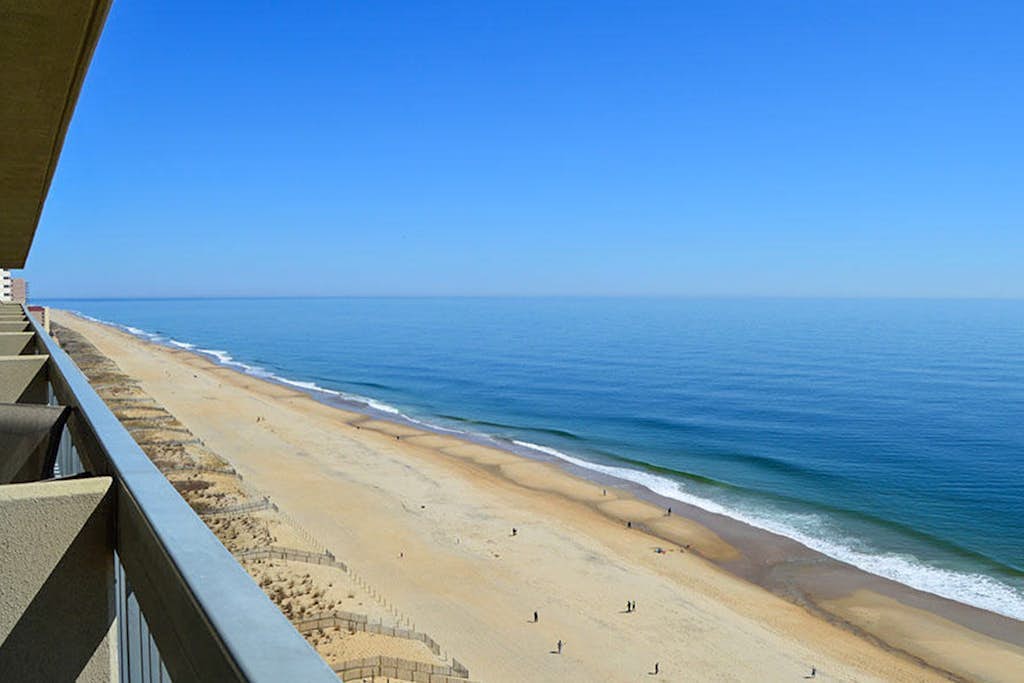 Renovated, Oceanfront Century I Condo w/ Ocean & Bay View, WiFi, AC, Shared Pool