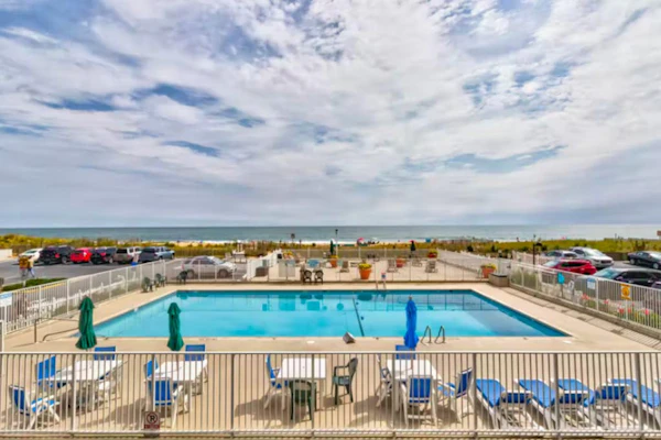 16th-floor ocean-view condo with game room, in/outdoor pools, tennis, saunas, AC