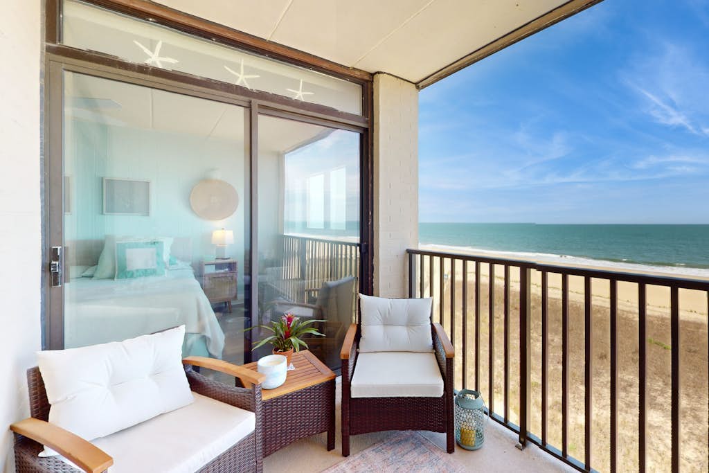 Oceanfront Boca Grande condo with ocean view, AC, W/D - The beach is calling