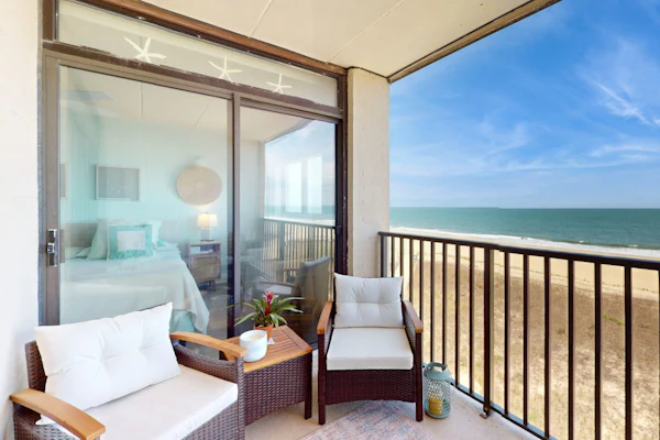 Oceanfront Boca Grande condo with ocean view, AC, W/D - The beach is calling