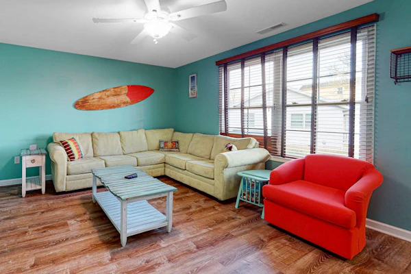 Sunset Drive townhouse with WiFi, private W/D & central AC - dog-friendly