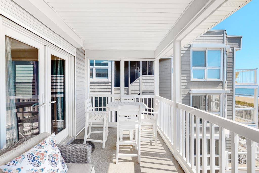 Oceanfront Happy House duplex with ocean view, WiFi, W/D, & direct beach access