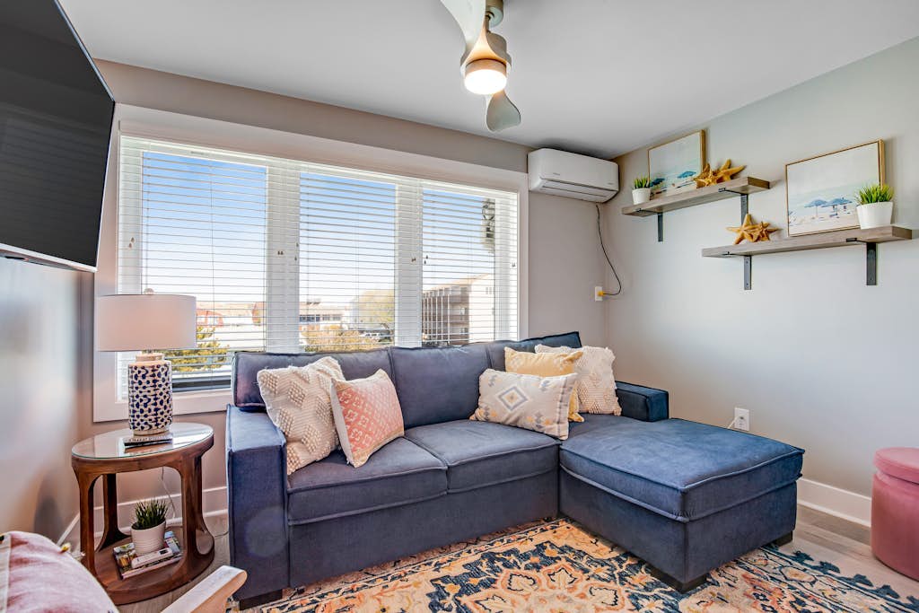 Third-Floor condo with bay views, WiFi, partial A/C, and private W/D