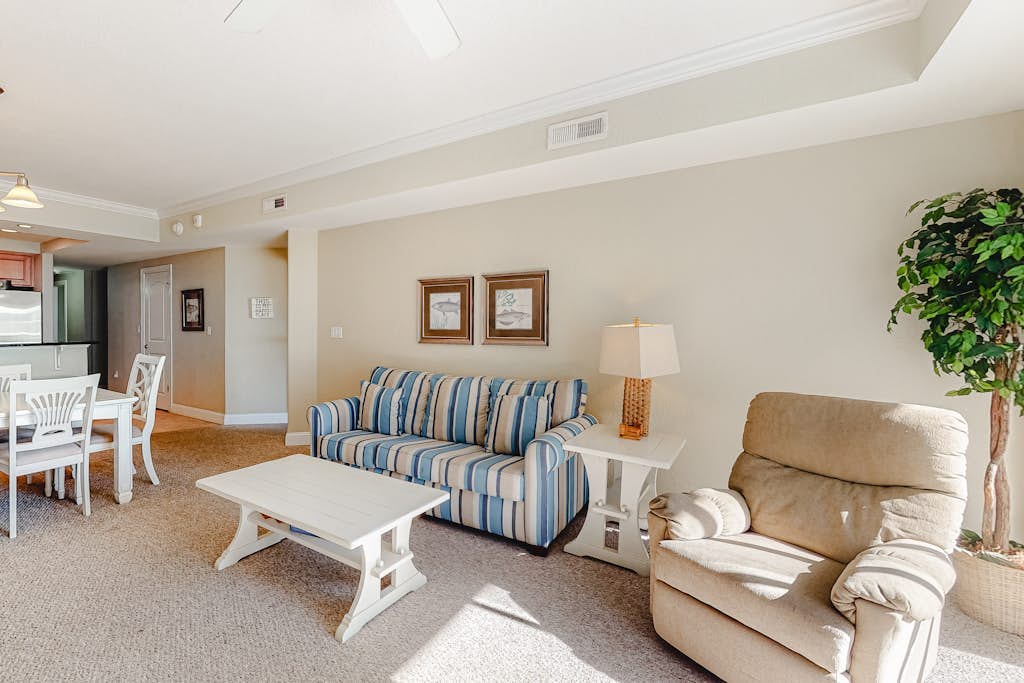 Midtown Condo with Balcony, Gas Fireplace, Washer/Dryer, WiFi & Shared Pool