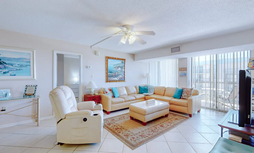 Oceanfront condo with beach access, heated pool, fitness room & tennis courts
