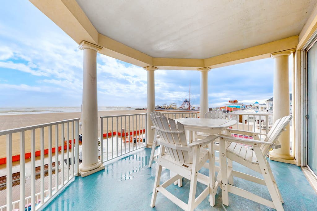 Recently updated oceanfront condo with outdoor pool, sauna, gym, and private W/D