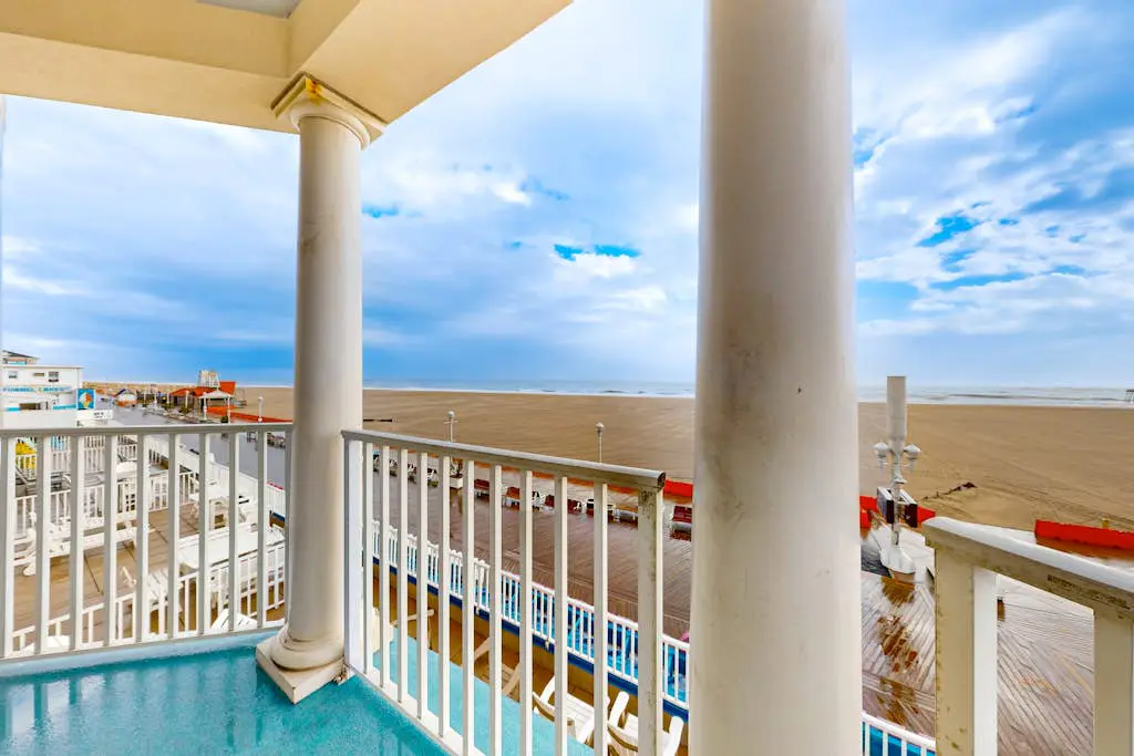 Belmont Towers 301