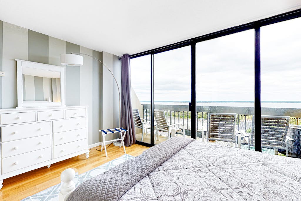 Oceanfront Century I Condo w/ Ocean & Bay Views, WiFi, AC, W/D, Shared Pool/Gym