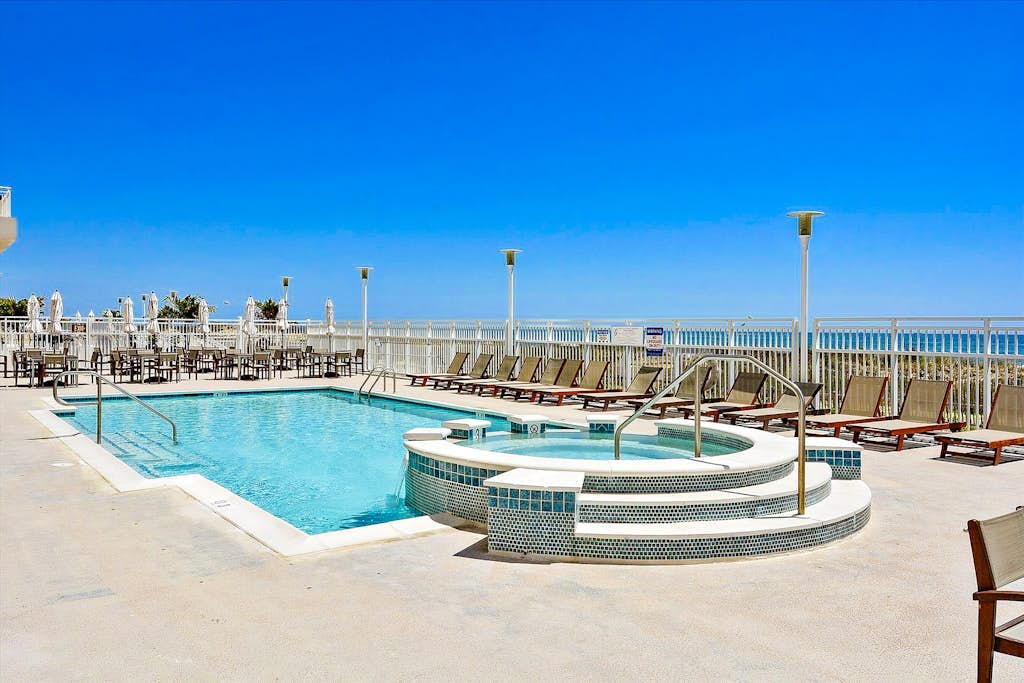 Oceanfront Gateway Grand Condo w/ AC, Ocean View, WiFi, W/D & Shared Pools