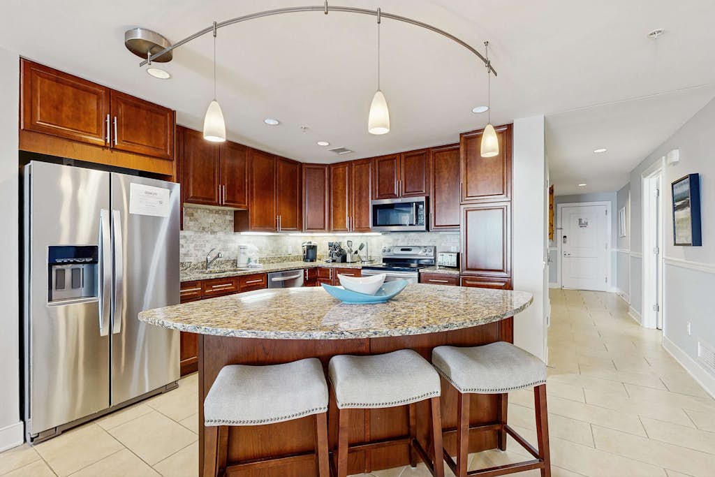 Oceanfront Gateway Grand Condo w/ AC, Ocean View, WiFi, W/D & Shared Pools