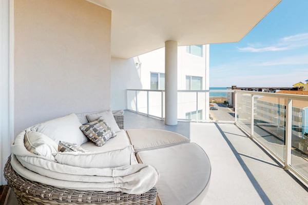 Meridian Condo w/ Ocean View, WiFi, AC, W/D, Shared Pool/Gym - Steps to Beach