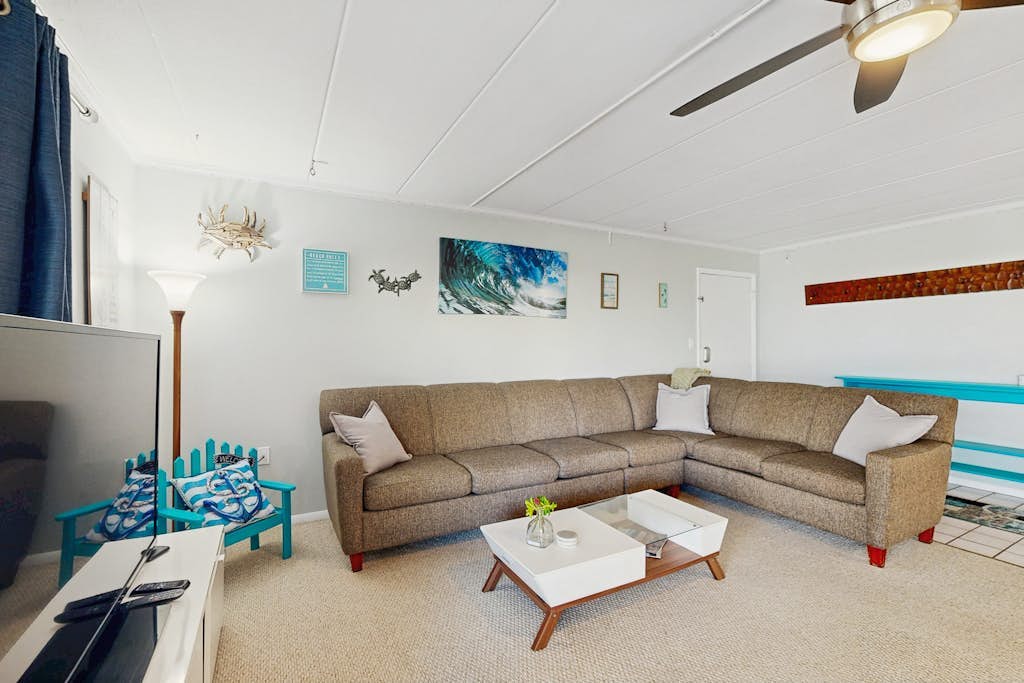 Bright Beach Home Near the Boardwalk W/ Beach Access, Free WiFi & Balcony