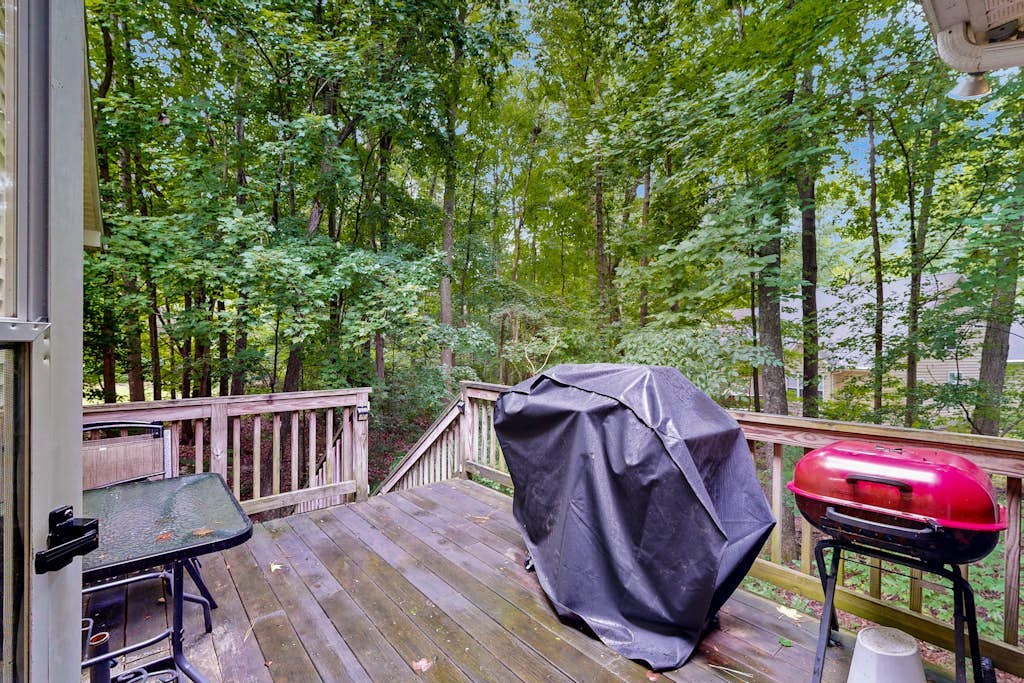 Eastern Shore Getaway with Screened Porch, WiFi & Access to 5 Pools & Beach Club